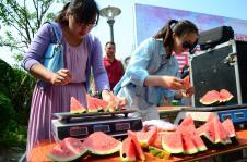 聊城李娟吃瓜,一场网络狂欢背后的真相